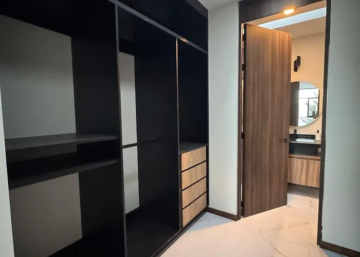 Apartamento Large House In An Exclusive Area
